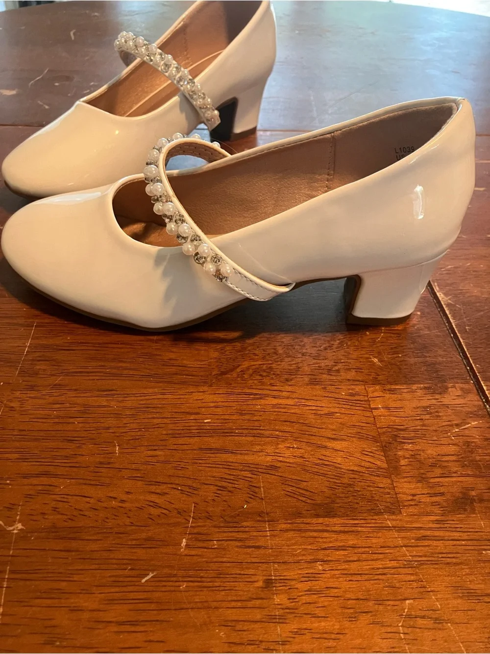 Girls White Pearl Strap Mary Jane Dress Shoes